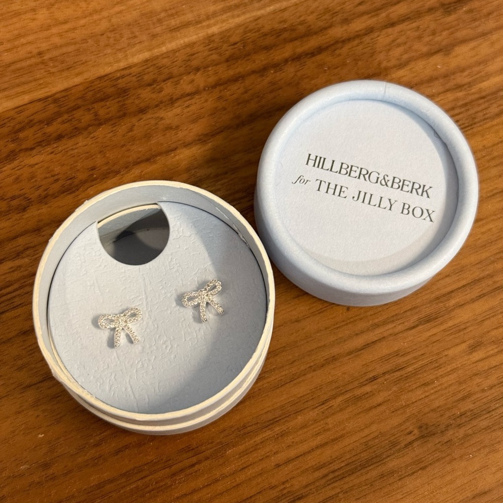Hillberg & Berk The Jilly Box Silver Bow Stud Earrings - Picture 4 of 4